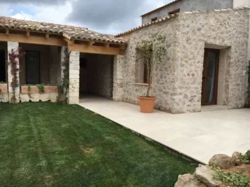 LA-NUCIA 2
